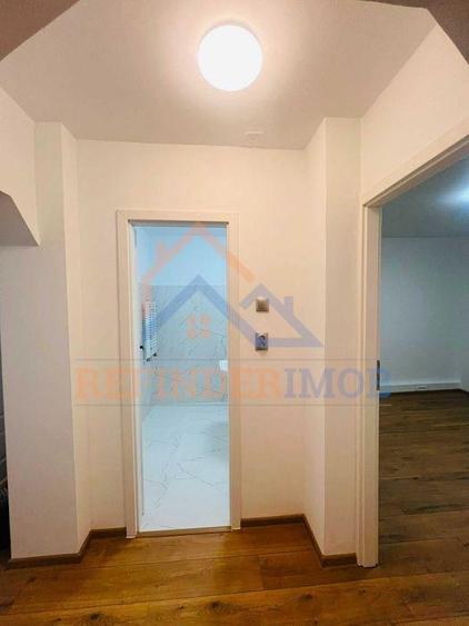 Apartament cu 4 camere decomandat în Tineretului