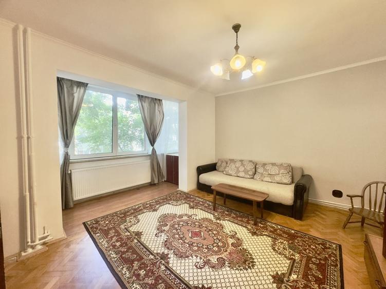 Apartament cu 3 camere decomandat în Torontalului