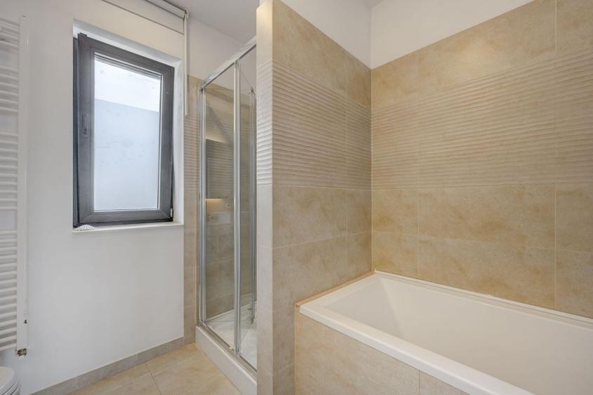 Casă individuală cu 4 camere cu Canalizare în Nord