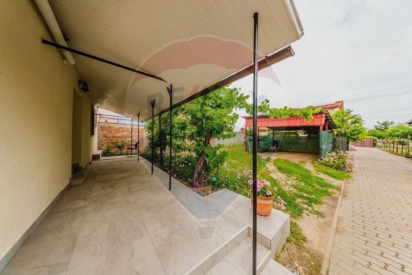 Casă individuală cu 2 camere cu Teren 100 Mp în Pârneava