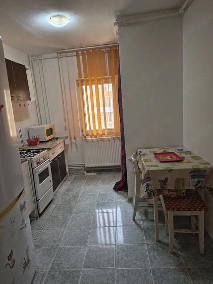 Apartament cu 2 camere semidecomandat în Girocului