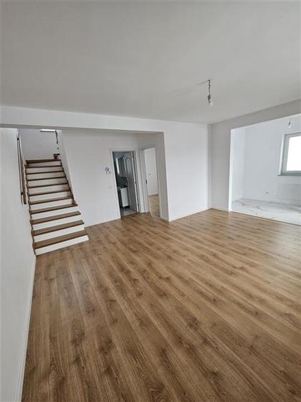 Casă cu 4 camere cu Teren 265 Mp în Ipotești