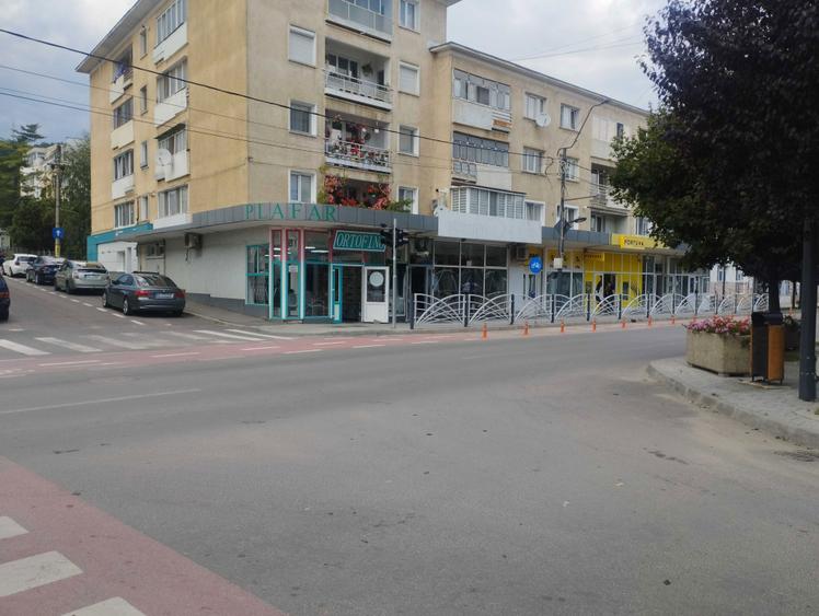 Spațiu comercial, de 65 mp, în Moinești