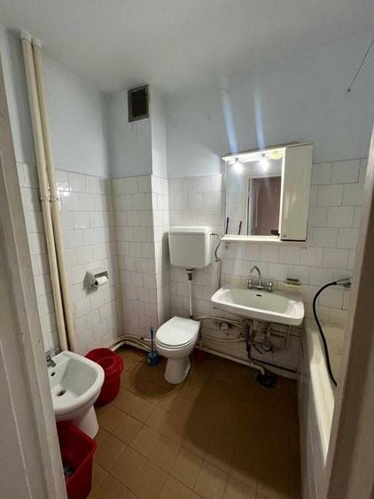 Apartament cu 2 camere decomandat în Romanilor