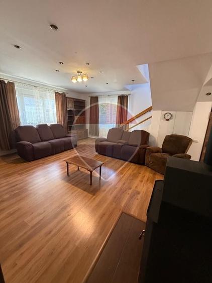 Casă individuală cu 5 camere cu Teren 300 Mp în Ferneziu