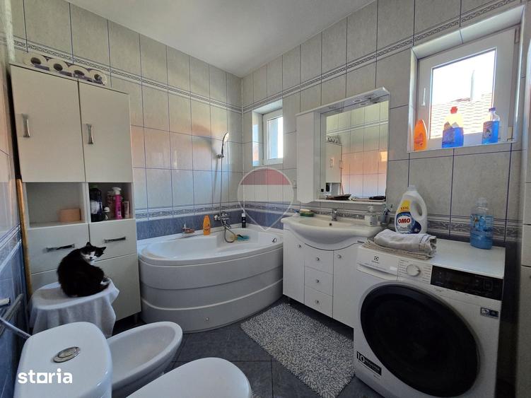Casă cu 7 camere cu Teren 4431 Mp în Feleacu
