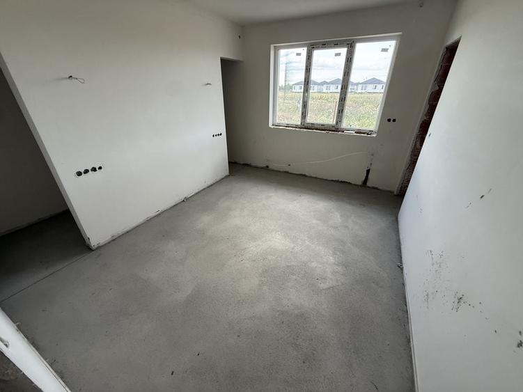 Casă cu 4 camere decomandat în Central