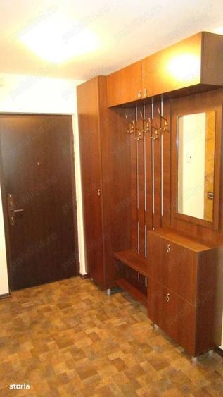 Apartament cu 3 camere decomandat în Drumul Sării