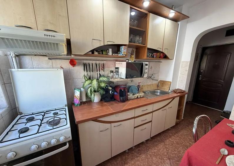 Apartament cu 2 camere semidecomandat, mobilat în Iancului
