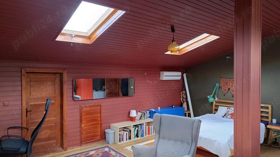 Casă cu 10 camere cu Teren 379 Mp în Central