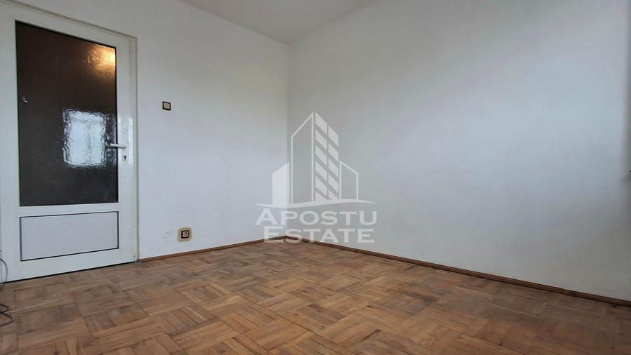 Apartament cu 4 camere semidecomandat în Micălaca