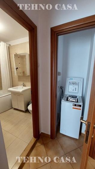 Apartament semidecomandat în Est