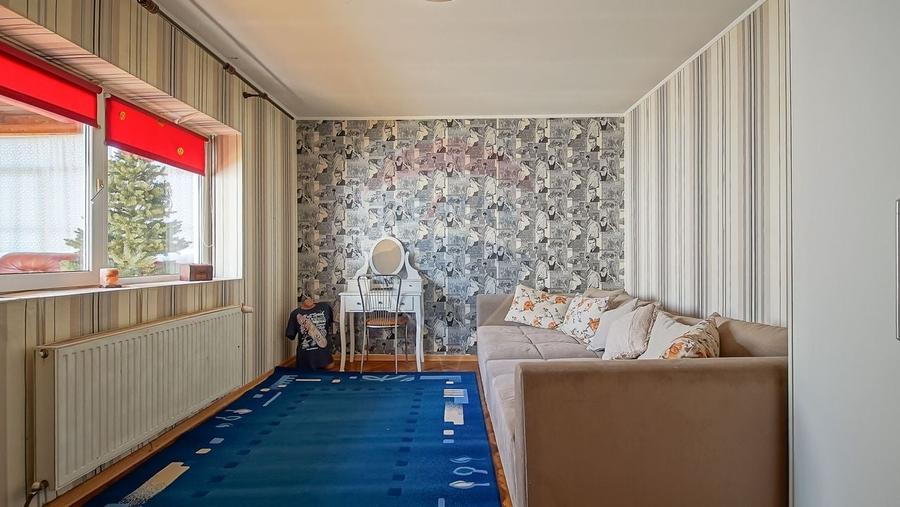 Casă cu 7 camere cu Teren 450 Mp în Central