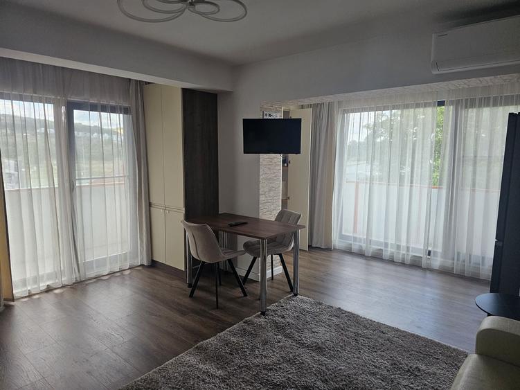 Apartament cu 3 camere semidecomandat în Florești
