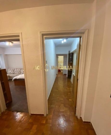 Apartament cu 3 camere decomandat, mobilat în P-ța Unirii