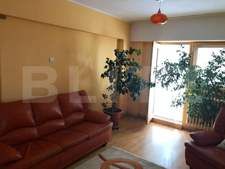 Apartament cu 4 camere decomandat, mobilat în Nicolina