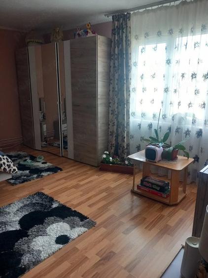 Casă cu 5 camere cu Teren 1200 Mp în Monariu