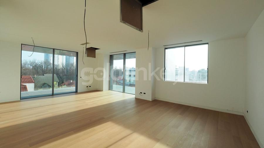 Apartament cu 4 camere decomandat în Floreasca