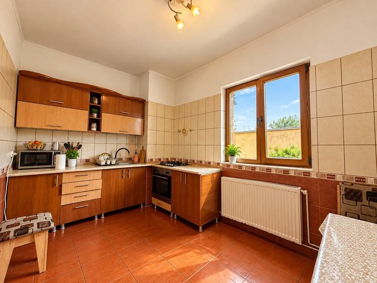 Duplex cu 5 camere cu Canalizare în Central
