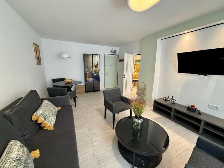 Apartament cu 2 camere semidecomandat, mobilat în Calea Victoriei