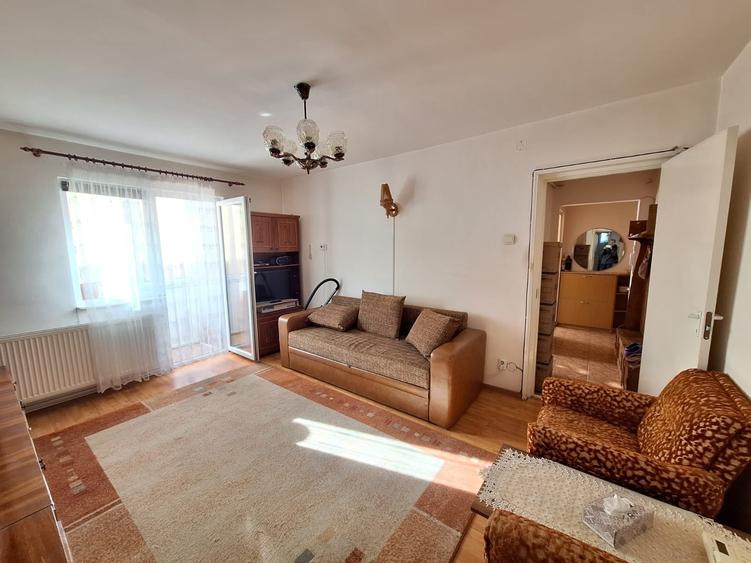 Apartament cu 3 camere decomandat în Vasile Aaron