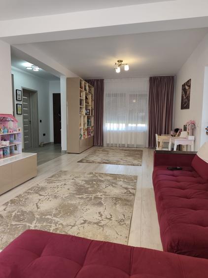 Casă individuală cu 4 camere cu Teren 380 Mp în Joița