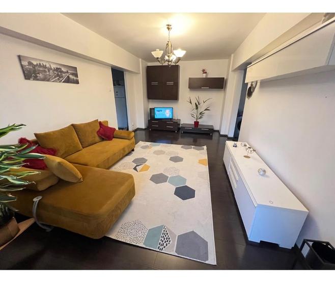 Apartament cu 2 camere semidecomandat, mobilat în Sebastian