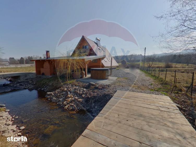 Casă cu 4 camere cu Teren 1000 Mp în Săpânța