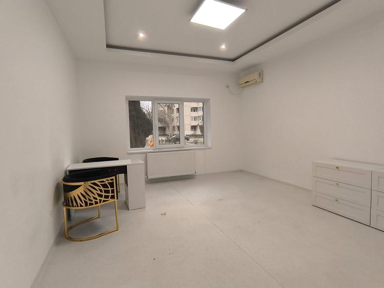 Birou, de 91.930000305176 mp, în Capitol