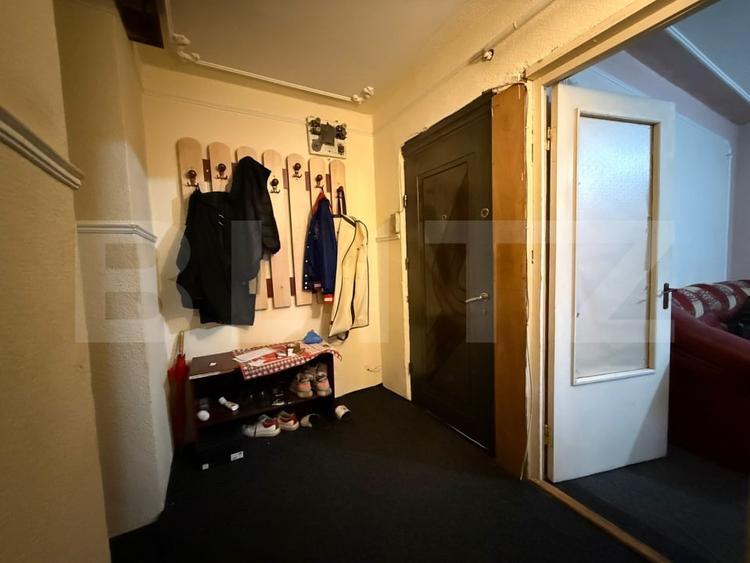 Apartament cu 3 camere decomandat, mobilat în Nicolina