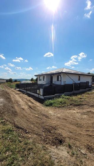 Casă cu 2 camere cu Teren 650 Mp în Chicerea