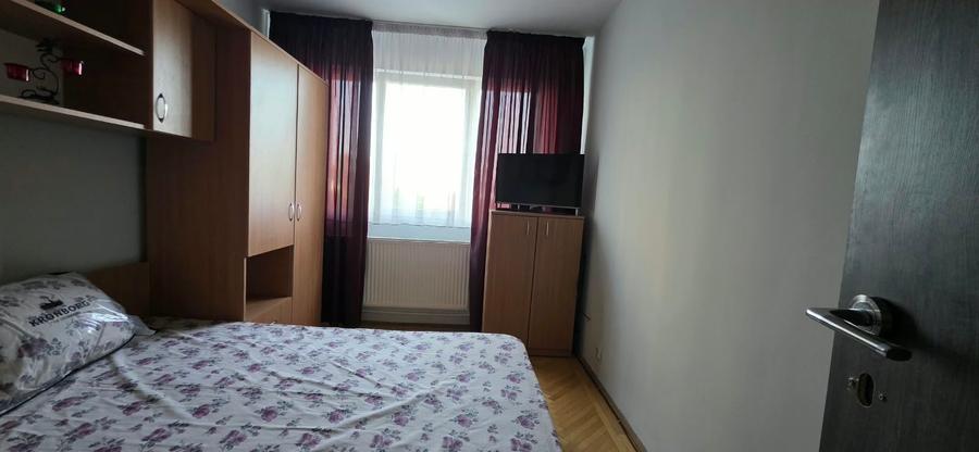Apartament cu 3 camere semidecomandat în Dristor