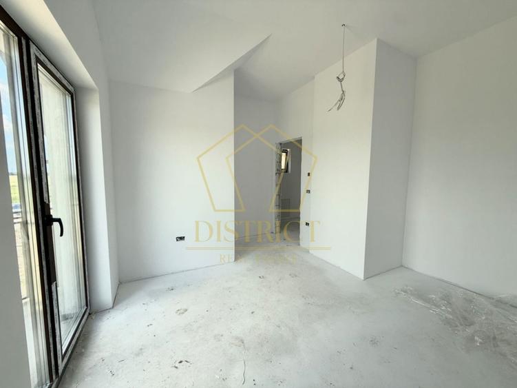 Duplex cu 4 camere cu Canalizare în Covaci