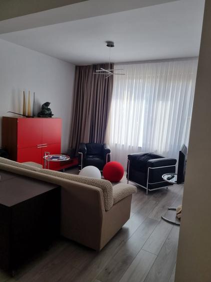 Casă individuală cu 4 camere cu Canalizare în Tunari