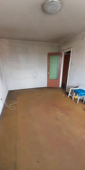 Apartament cu 3 camere decomandat în Titan