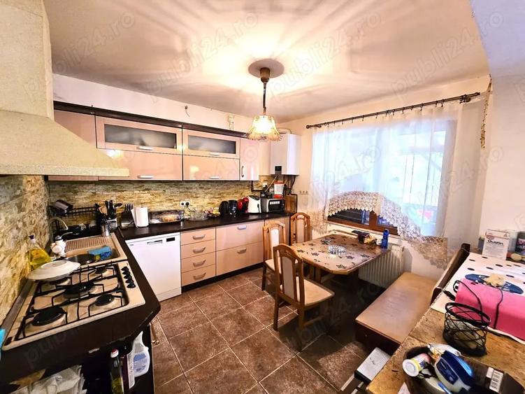 Casă cu 5 camere cu Teren 600 Mp în Central