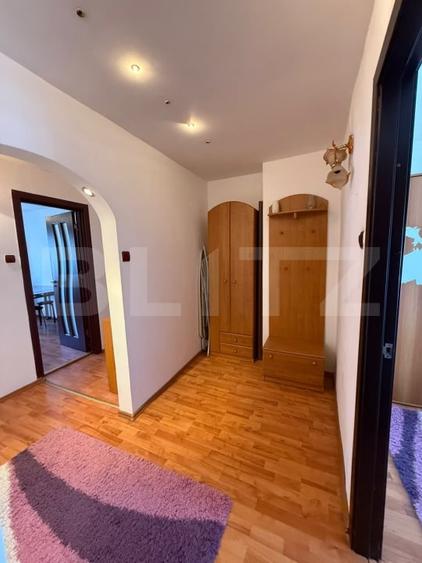 Apartament cu 3 camere decomandat, mobilat în Central