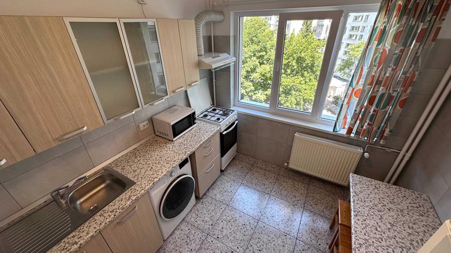 Apartament cu 3 camere decomandat în Dristor