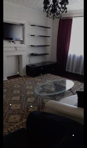 Apartament cu 3 camere decomandat în Panduri