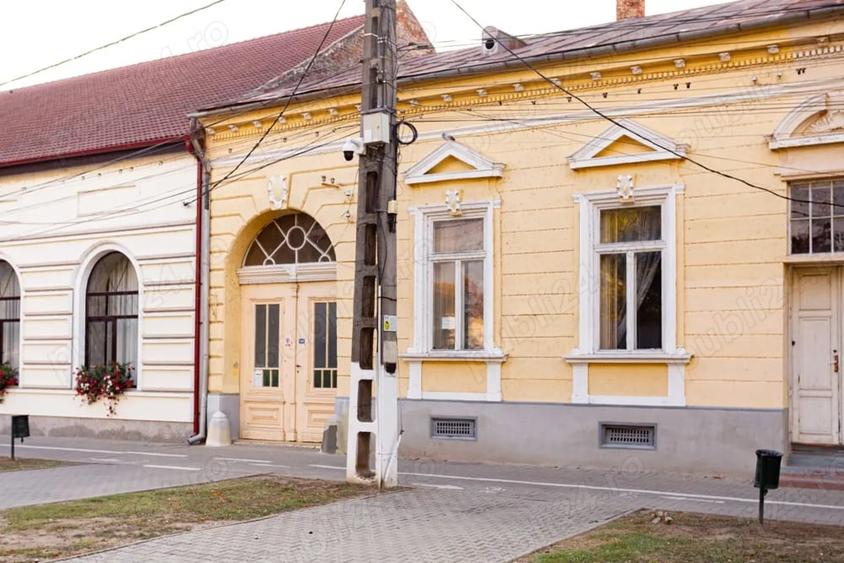 Casă cu 6 camere cu Teren 600 Mp în Ultracentral