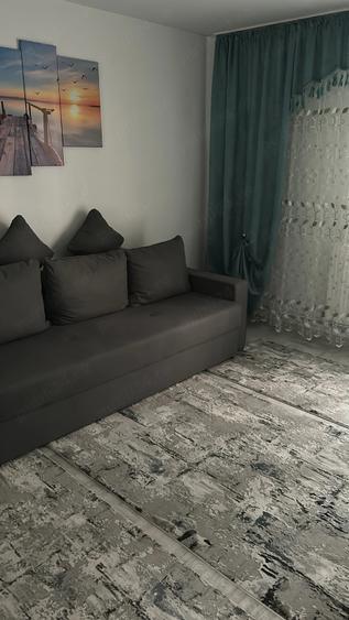 Apartament cu 3 camere semidecomandat în 9 Mai