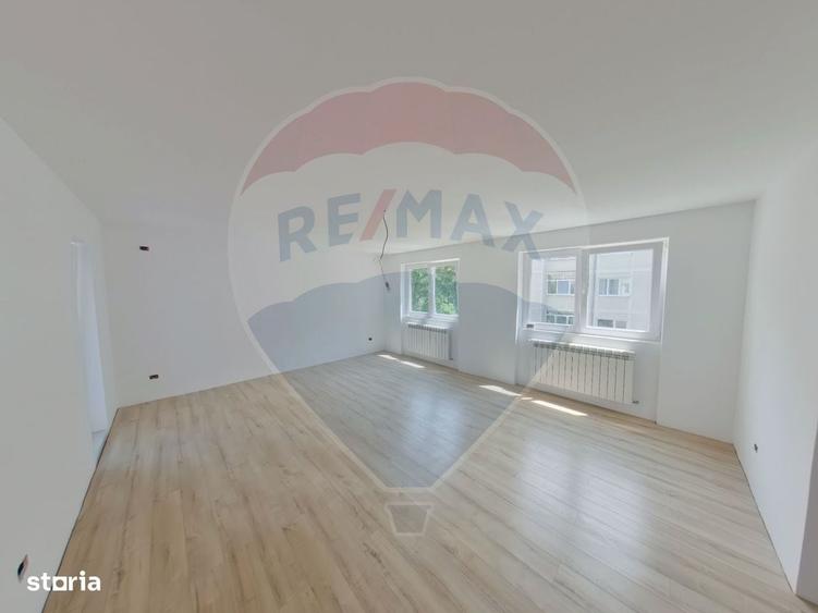 Apartament cu 4 camere decomandat în Central