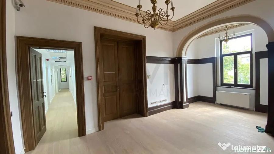 Casă cu 7 camere cu Teren 600 Mp în Grădina Icoanei