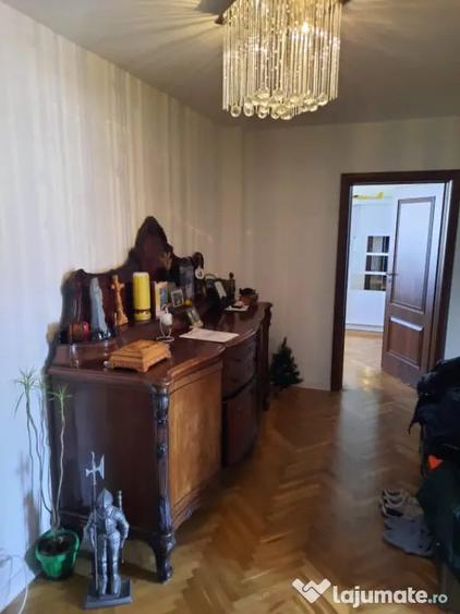 Apartament cu 4 camere decomandat în Grigorescu