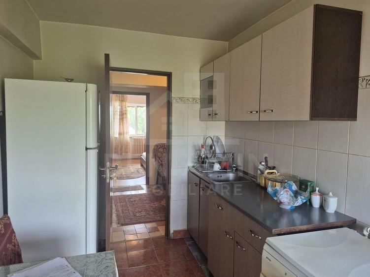 Apartament cu 3 camere decomandat în Sărari
