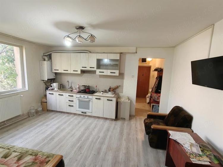 Apartament cu 2 camere semidecomandat, mobilat în Calea București