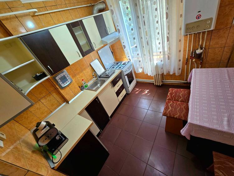 Apartament cu 3 camere semidecomandat în Central