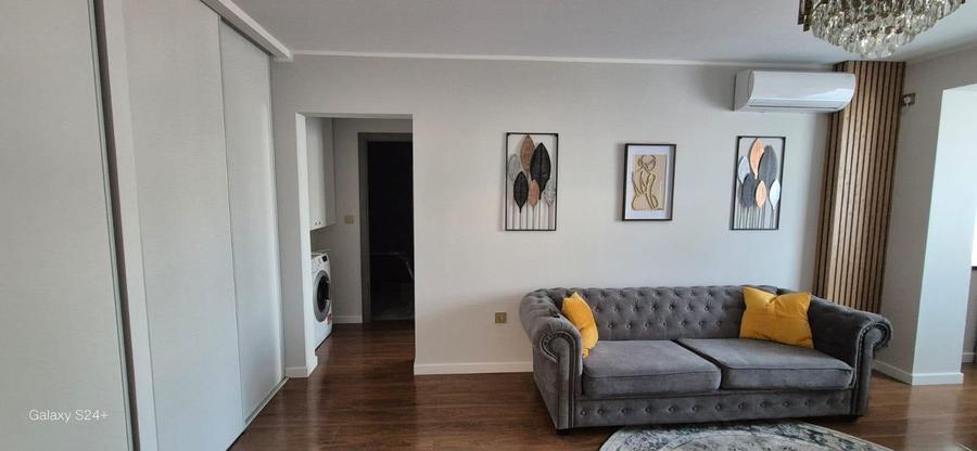Apartament cu 2 camere semidecomandat, mobilat în Republicii