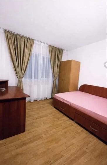 Apartament cu 3 camere semidecomandat în Dacia