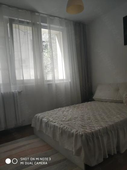 Apartament cu 3 camere decomandat în Progresul